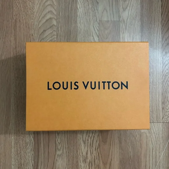 Louis Vuitton Locky BB - Picture 9 of 16